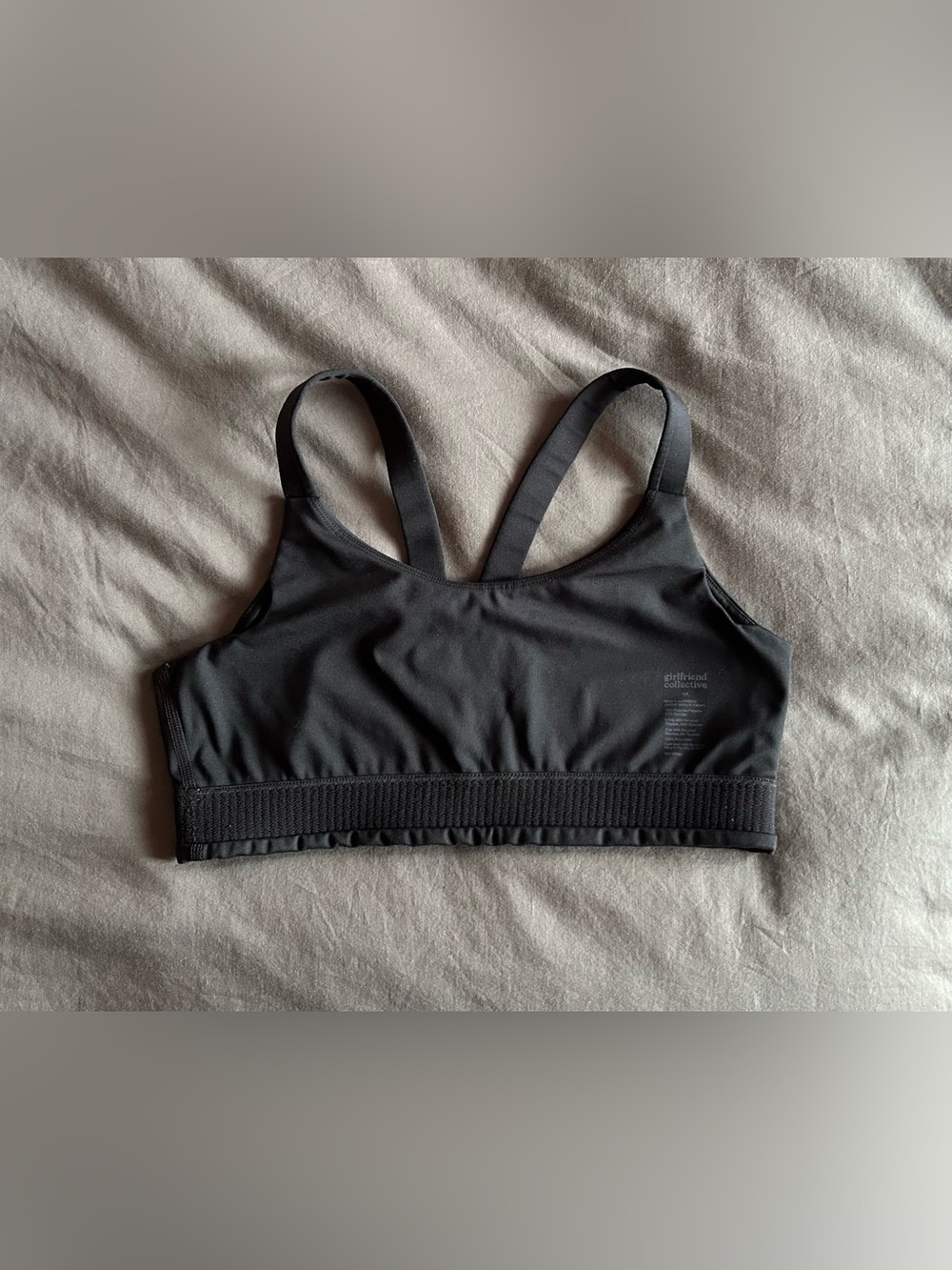 girlfriend collective Lou V-Back sports bra - Picture 3 of 6